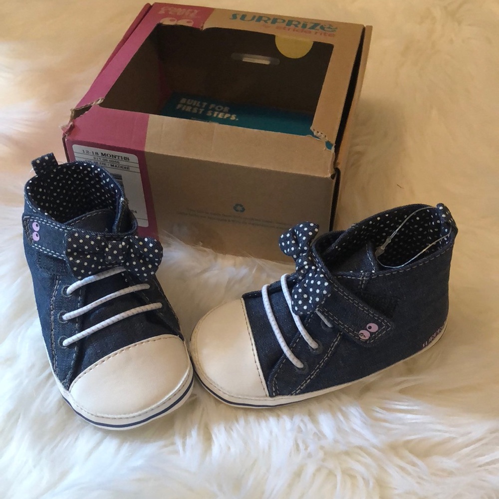 Student right girls high tops